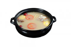 冬季，火鍋底料火鍋體熱者不適宜食用